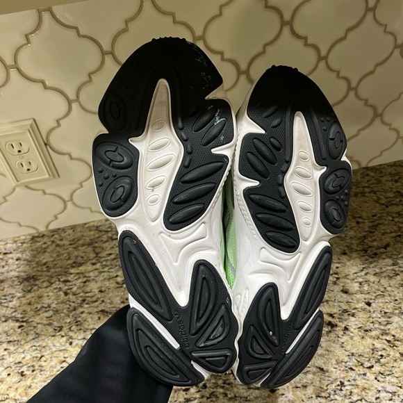 Adidas Ozweego - Picture 2 of 4